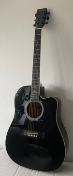 Czarna elektroakustyczna gitara STAGG 