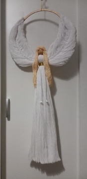 Anioł wykonany w stylu makramy