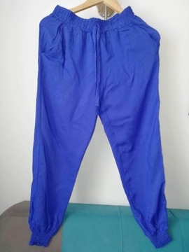 Niebieskie luźne spodnie 