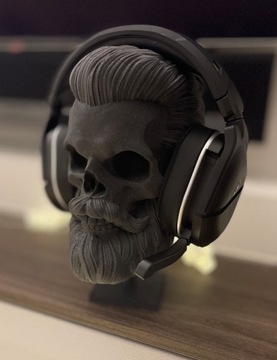 Stojak na słuchawki w postaci czaszki z brodą