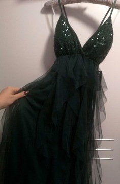 Asymetryczna sukienka tiulowa z  cekinową górą
