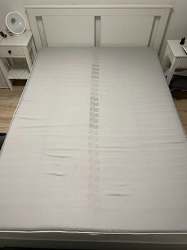 Łóżko, rama łóżka z materacem 140x200
