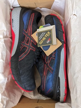 Buty Asics GT-2000 10 z membraną Gore-Tex.