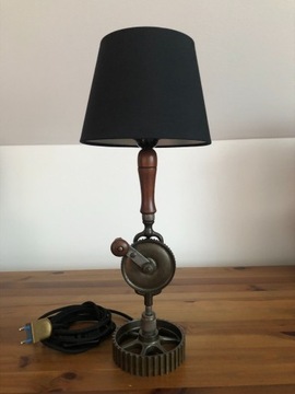 Oryginalna lampa stołowa w stylu industrialnym 