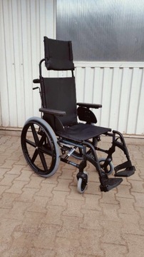 Wózek inwalidzki z wysokim oparciem Breezy Premium Sunrise Medical
