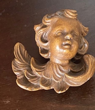 Anioł putto . Rzeźba .