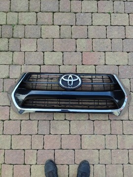 Toyota hilux 2022-  Grill atrapa