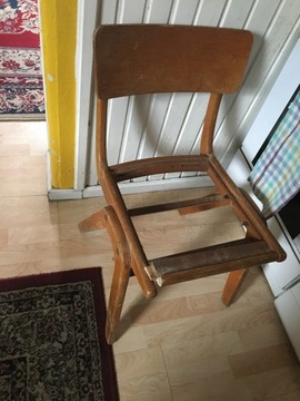 Dwa krzesła do renowacji