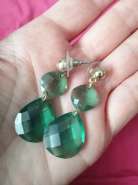 Kolczyki  zielone łezki sztuczna biżuteria 