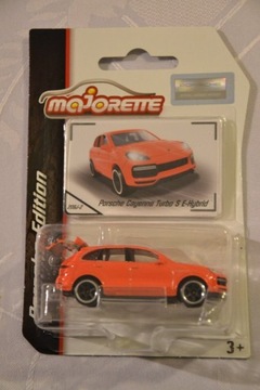 Majorette Porsche Cayenne III Turbo S eHybrid lava