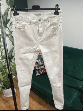 Białe spodnie rurki M