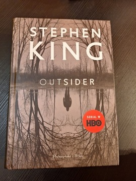 STEPHEN KING  / OUTSIDER twarda okładka