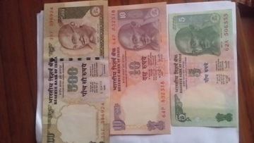 banknoty rupees