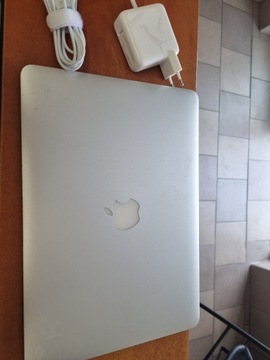 Apple MacBook Air A1466 I5 8/256 GB 