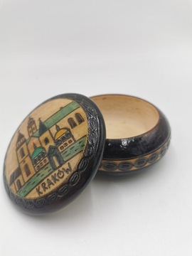 Drewniana szkatułka na biżuterię ręcznie robiona 
