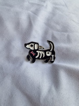 Przypinka pin pins wpinka broszka pies jamnik