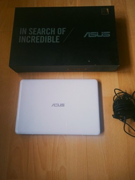 Laptop ASUS biały perłowy E200H