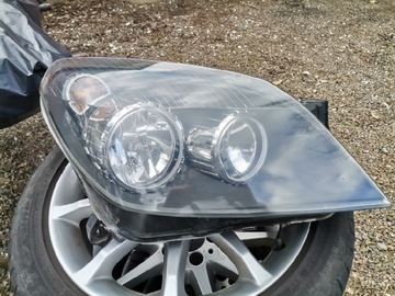 Opel astra h lampa prawy przód 