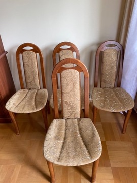 Cztery krzesła do salonu 