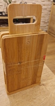 Cztery deski bambusowe na stojaku 
