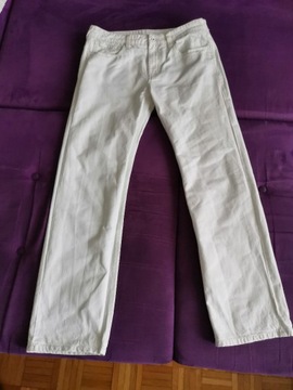Białe jeansy f-my ZARA