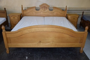 łóżko dębowe z nowymi materacami i szafkami 