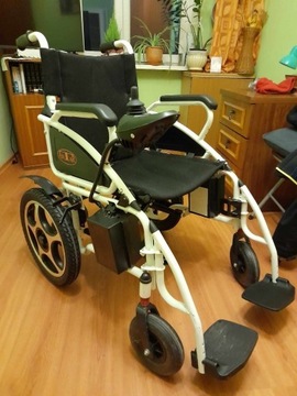 Elektryczny Wózek Inwalidzki AT52304
