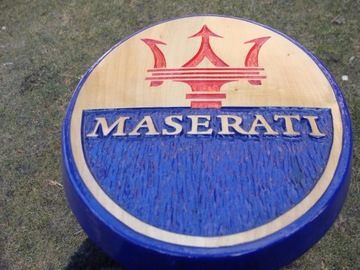 Maserati Ręcznie rzeźbione logo w drewnie. UNIKAT