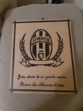 Ręcznie wypalany w drewnie herb Juventusu Turyn