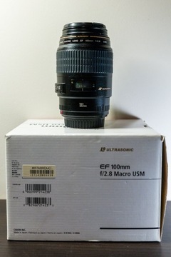 Canon EF 100mm f 2.8 macro USM