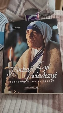 Kochać, Żyć, Świadczyć