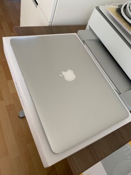 MacBook Pro 13 cali i7 8GB/ 512GB