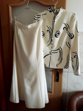  Kremowy elegancki garnitur ze spódnicą r. 40