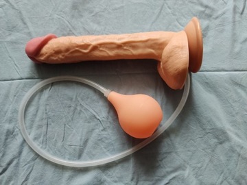 Dildo z funkcją wytrysku 