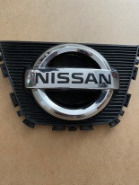 Logo znaczek grilla Nissan Qashqai I lift Oryginał