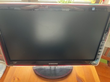 Monitor Full HD Samsung P2270HD.