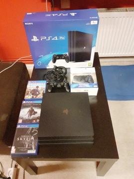 playstation 4 pro 2 pady 3 gry