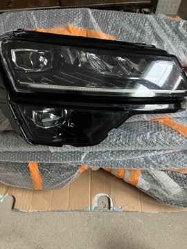 LAMPA PRAWA PRZEDNIA SKODA KAROQ 57B 941 016F