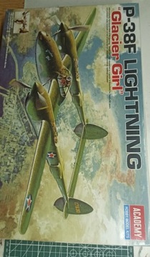 P-38F lightning 1/48 Academy 