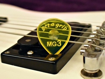 Kostki gitarowe akryl typ MG3 żółty fluo