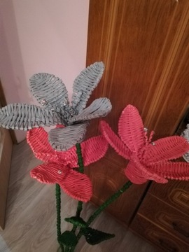 Kwiaty z wikliny papierowej 