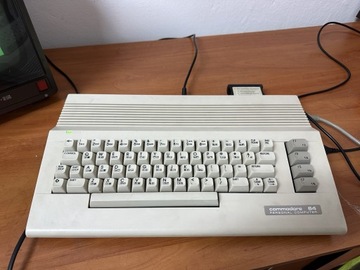 Commodore C64 sprawne ładny stan