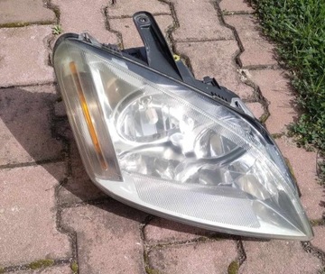 Lampa Ford Focus C-Max prawy przód