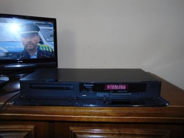 Nagrywarka DVD/HDD Panasonic DMR-EX97C z pilotem.