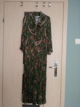 Sukienka Tatuum z plisowanym dołem  r.38