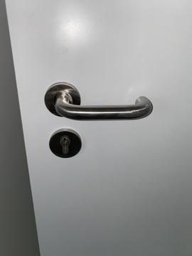 Klamka chrom z zamkiem na klucz 