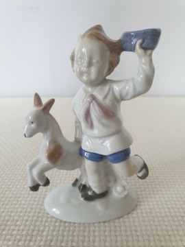 Lippelsdorf GDR figurka chłopca z koziołkiem 