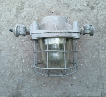 Stara lampa wisząca przemysłowa loft PRL 