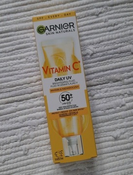 GARNIER rozświetlający fluid z spf50 niewidoczny