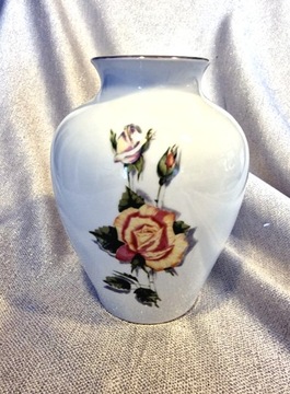 Porcelanowy wazon, Chodzież motyw w Róże